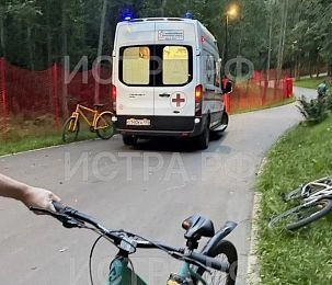 ЧП на «Соколке»: арендный велосипед без тормозов привёл к серьёзным увечьям девушки