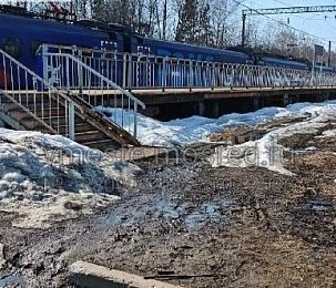 Платформа Миитовская: пассажирам испортили одежду, обувь и  настроение