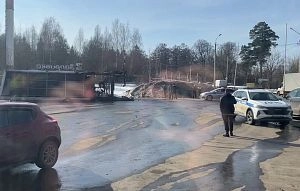 В Пионерском загорелась заправка самообслуживания