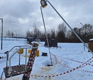 Демонтированный аттракцион «Тарзанка» в парке на Песочной отремонтируют в рамках гарантии