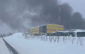 Пластиково-литейный цех горит в Духанино