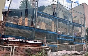 Ветхая избушка рядом с бизнес-центром на улице Ленина преображается