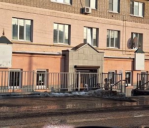 Главврач не выполнила обещание заменить уличную навигацию у детской поликлиники