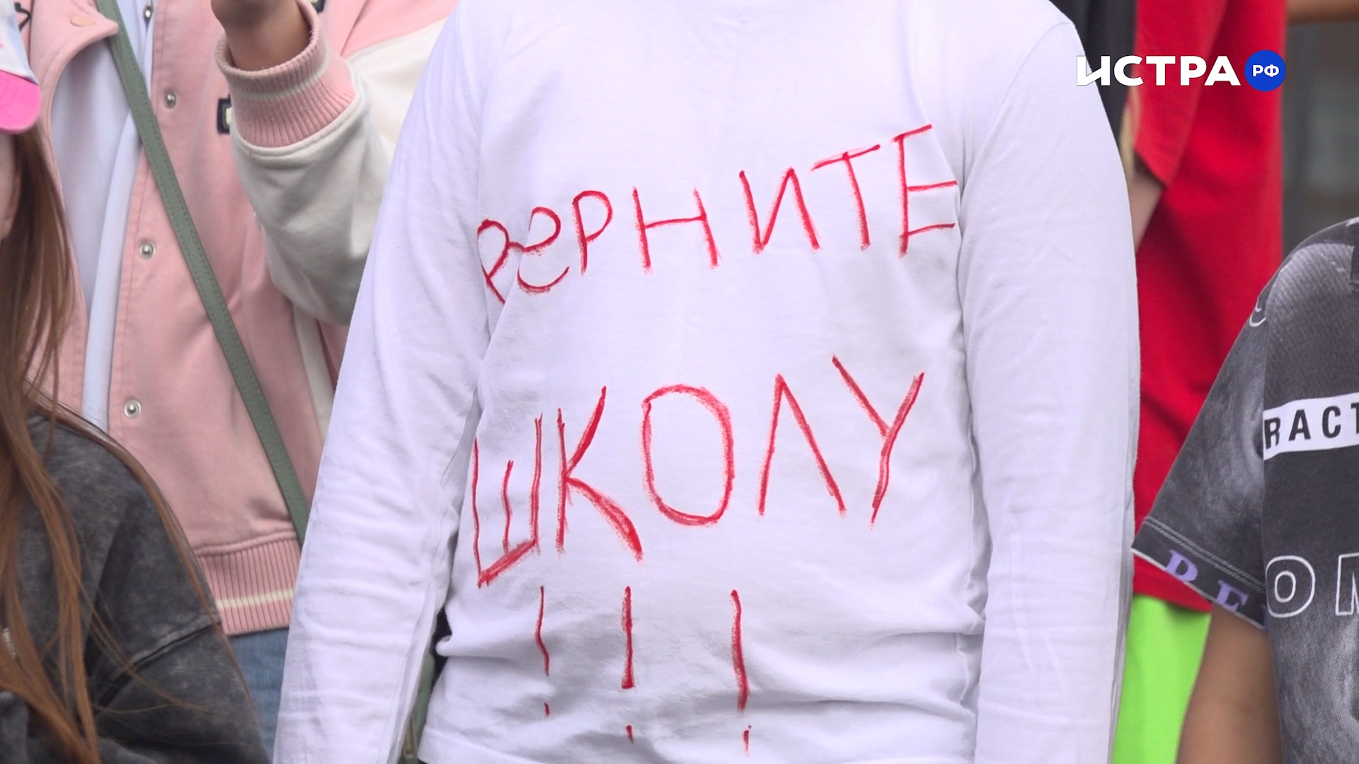 Школу в «Кембридже» зарегистрировали как муниципальную, но вопросы у родителей остаются