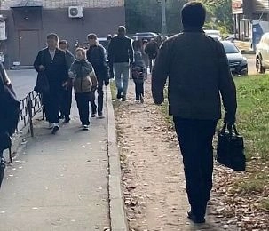 Тротуар у Лицея: теснота на пути к знаниям
