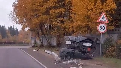 Водитель иномарки снесла столб вблизи Пионерского