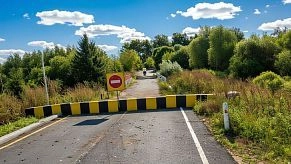 Мост — закрыт, альтернативы — нет: пешеходов в Ильино отрезали от цивилизации