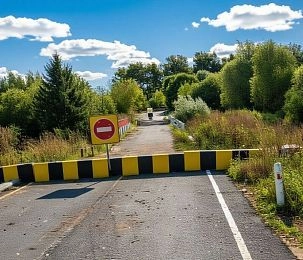 Мост — закрыт, альтернативы — нет: пешеходов в Ильино отрезали от цивилизации
