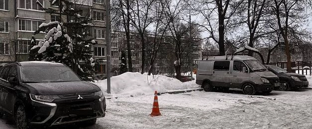 Дедовчанам объяснили, что парковочные места у многоквартирного дома — не частные