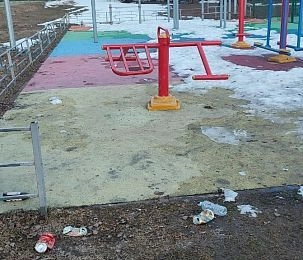 На детских площадках появились «подснежники»