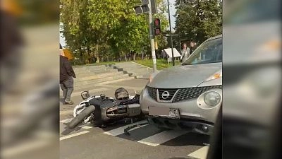 ДТП с мотоциклистом у площади Урицкого попало на камеры