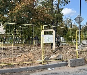 В Дедовске на пешеходной зоне у пруда убирают последствия прокладки коммуникаций 