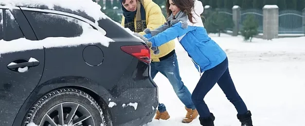 Как выбраться из сугроба на «механике» и »автомате»: советы автоэкспертов