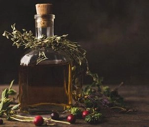 Настойка: народное лекарство или скрытая угроза? Эксперт Пироговского Университета о главном мифе и реальном вреде