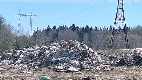 Чиновникам Истры объявлено предостережение за горы строительного мусора в поле Вельяминово