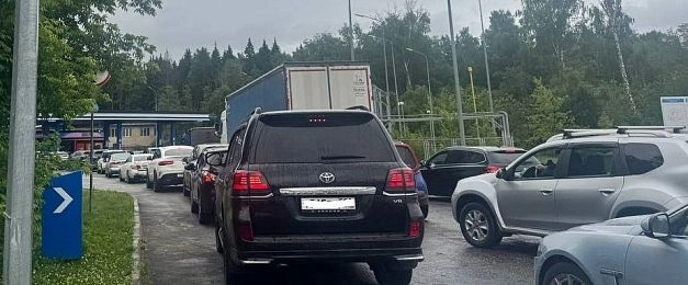 В Истре выстроились очереди на заправках