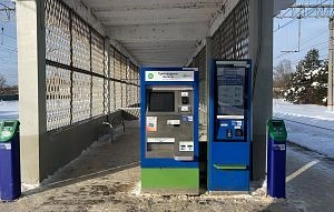 Билеты на электричку продаёт автомат. Кому стало удобнее?