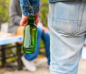 Двор в деревне Чёрная стал точкой сбора маргиналов