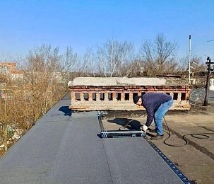 В Истринском округе продолжается плановый ремонт кровель