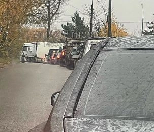 Во дворах Новопетровского снова транспортный коллапс