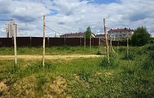 Дети в Восточном вынуждены довольствоваться импровизированным футбольным полем