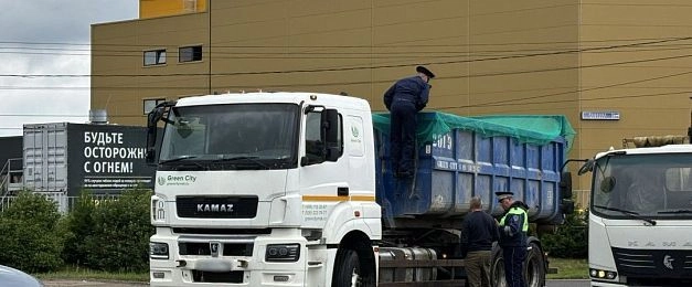 В Истре проверили 30 грузовиков с мусором