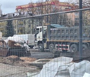 Непрерывный процесс строительства продолжается на площади Революции