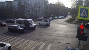 В суете будней нашлось место доброте: водитель автобуса в Истре не оставил бабушку на переходе