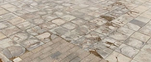 «Гранит науки» у школы в Восточном пришел в негодность за пару лет