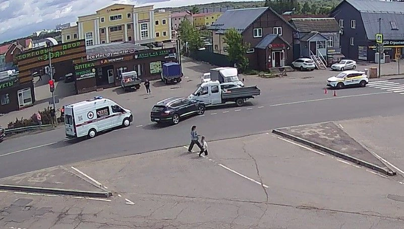 Столкновение в Трусово: коммунальщики повредили автомобиль