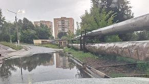 Вместо ремонта ливнёвки на Юбилейной улице проблему закопали