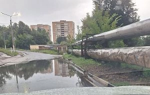 Вместо ремонта ливнёвки на Юбилейной улице проблему закопали