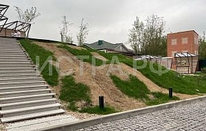 Новое арт-пространство возле МФЦ лишилось газона