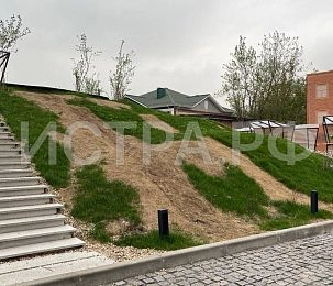 Новое арт-пространство возле МФЦ лишилось газона