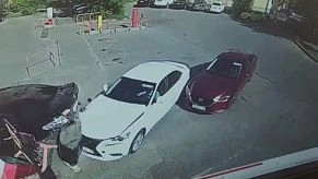 Серьёзная авария произошла утром у въезда на парковку «Перекрёстка»