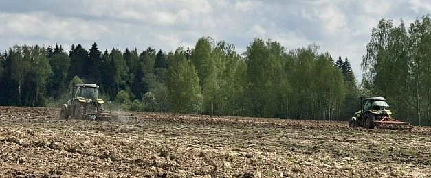 В Шаховской пашут целину 