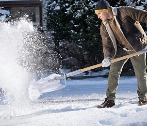 Как уборку снега лопатой превратить в фитнес 