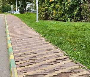 Тротуары на Микрорайонной требуют ремонта 