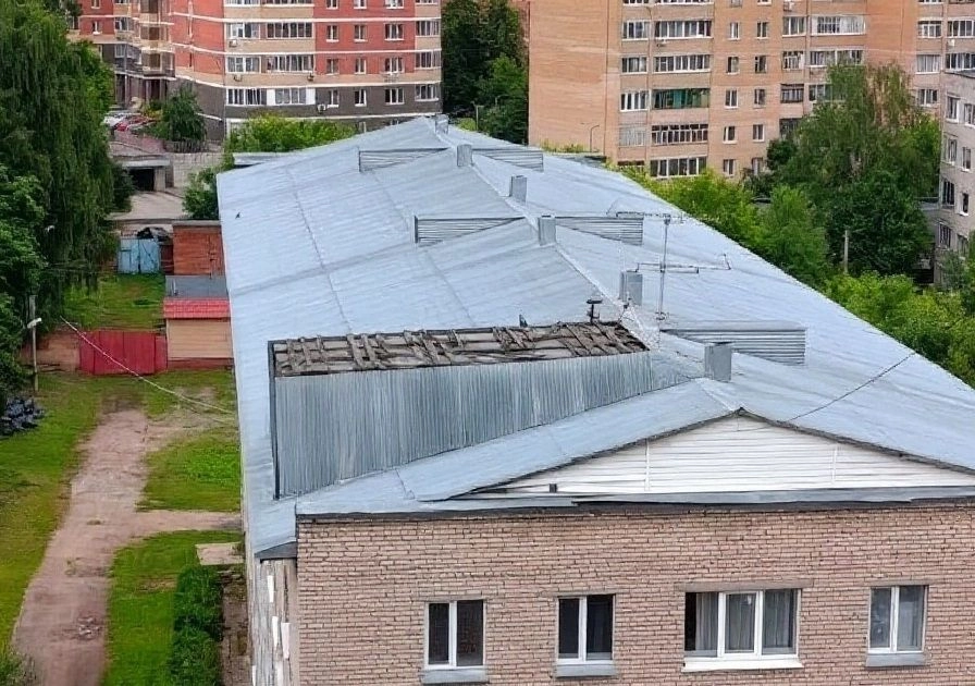 Студенческое общежитие получит новую крышу к осени