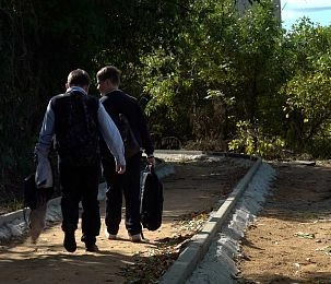 «Рьяно начали — и три недели тишины». Обустройство народной тропы вдоль обрыва забуксовало