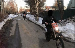 С началом весны подростки устраивают шумные заезды на мотоциклах по дорогам округа