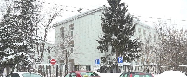 Квест у старой больницы: проверяем жалобы на снежные завалы и ищем, где правда