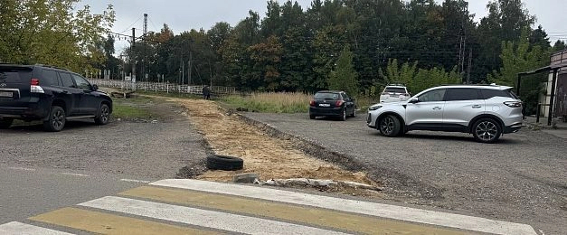 В Снегирях остановился ремонт пешеходной дорожки к станции