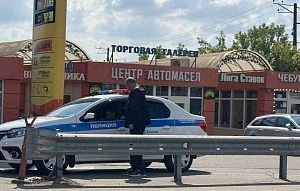 Экипаж ГИБДД не решил проблему очереди у АЗС возле переезда в Истре