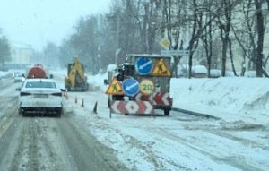 Снежные валы на обочинах дорог рекомендуется делать высотой не более метра