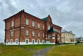 История краснокирпичного дома близ Ново-Иерусалимского монастыря в фотографиях и документах 