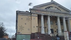 Дом культуры разрушается, пока администрация занимается благоустройством парковок