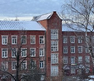 Многодетной семье погорельцев из Снегирей предложили временное жильё в трущобах 