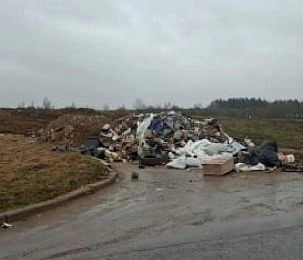 Дорога в Павловской Слободе превратилась в свалку 