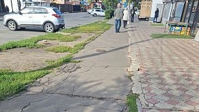 Почему благоустройство обошло стороной тротуар на улице 15 лет Комсомола?